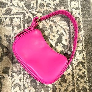 Fabulous luxury bag adding  the perfect amount of pink to any outfit 🌸🎀🩷👛🦩